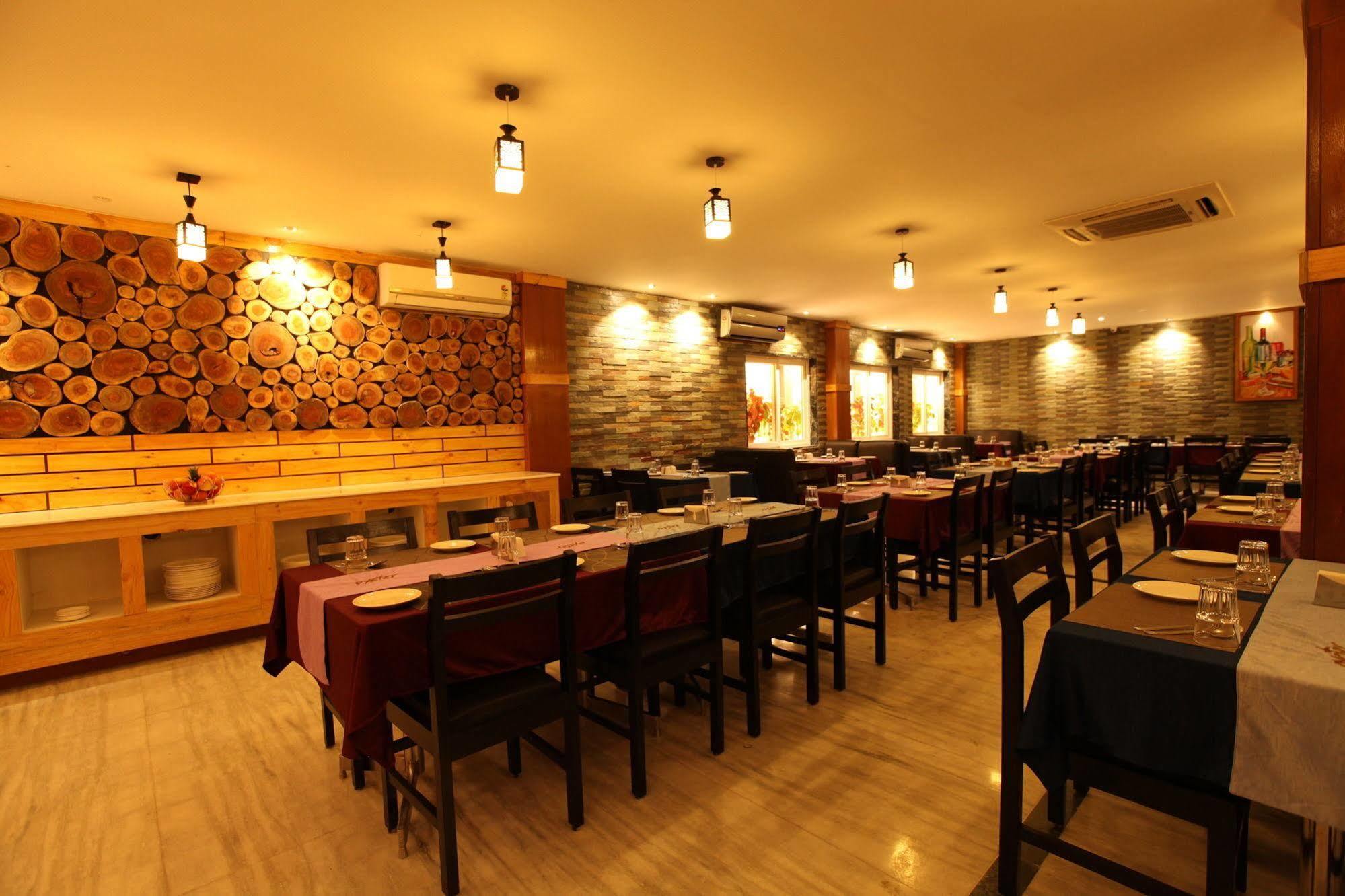 Hotel Southern Residency Kelambākkam Екстериор снимка