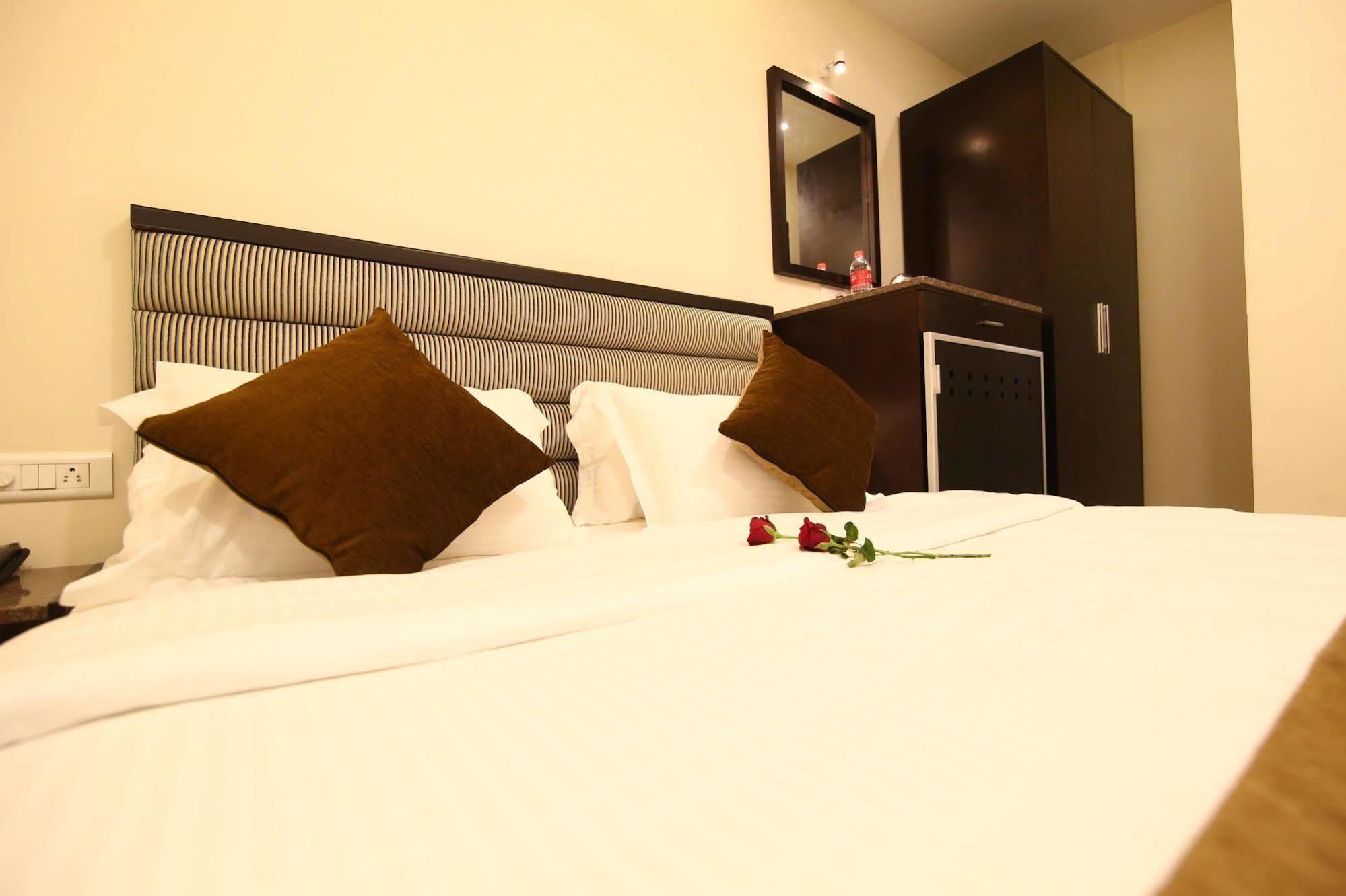 Hotel Southern Residency Kelambākkam Екстериор снимка